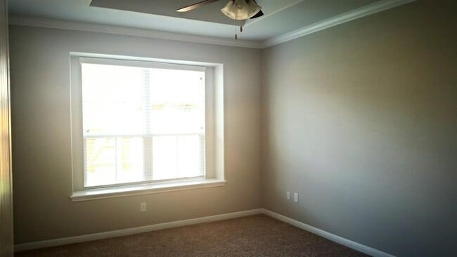 Building Photo - 13400 Briarwick Dr