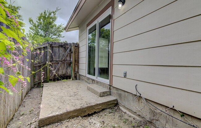Building Photo - 900 Sirocco Dr