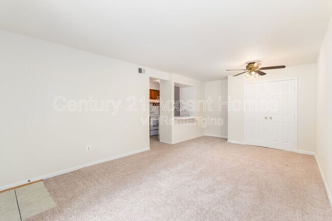 Building Photo - 5805 Royal Ridge Dr