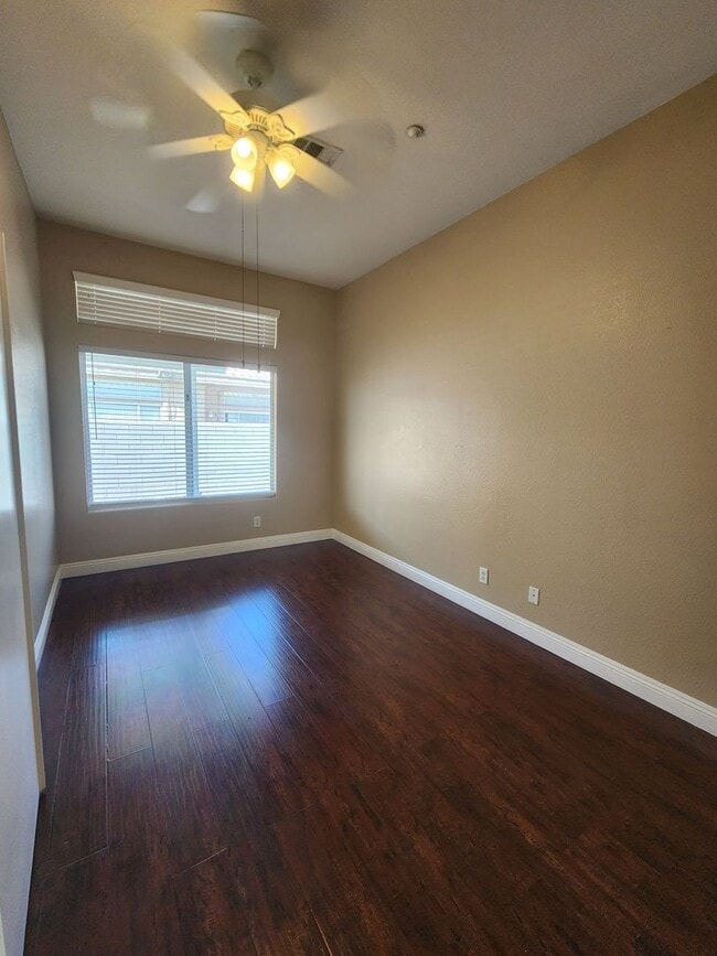 Building Photo - A Fabulous 3 Bedroom Townhome In North Las...