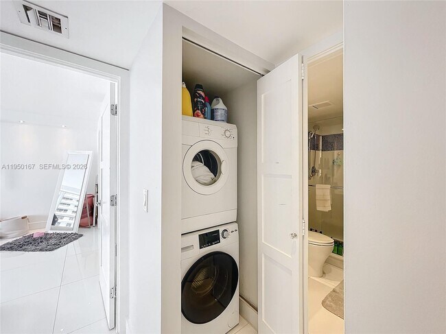 Building Photo - 600 NE 36th St