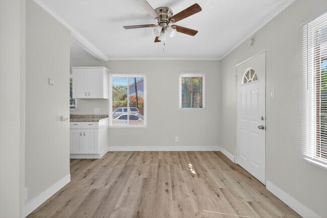Interior Photo - 2652-2728 E 15th Street