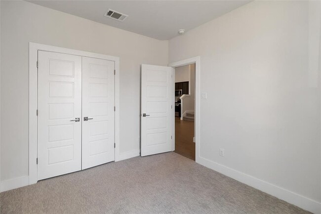 Building Photo - 220 Mirabeau Way