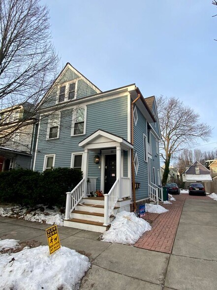 Primary Photo - 60 Mariner St