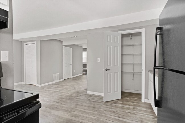 Building Photo - Spring Creek Townhomes