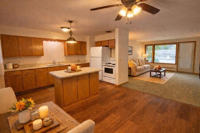 Building Photo - 2402 Fremont Ave