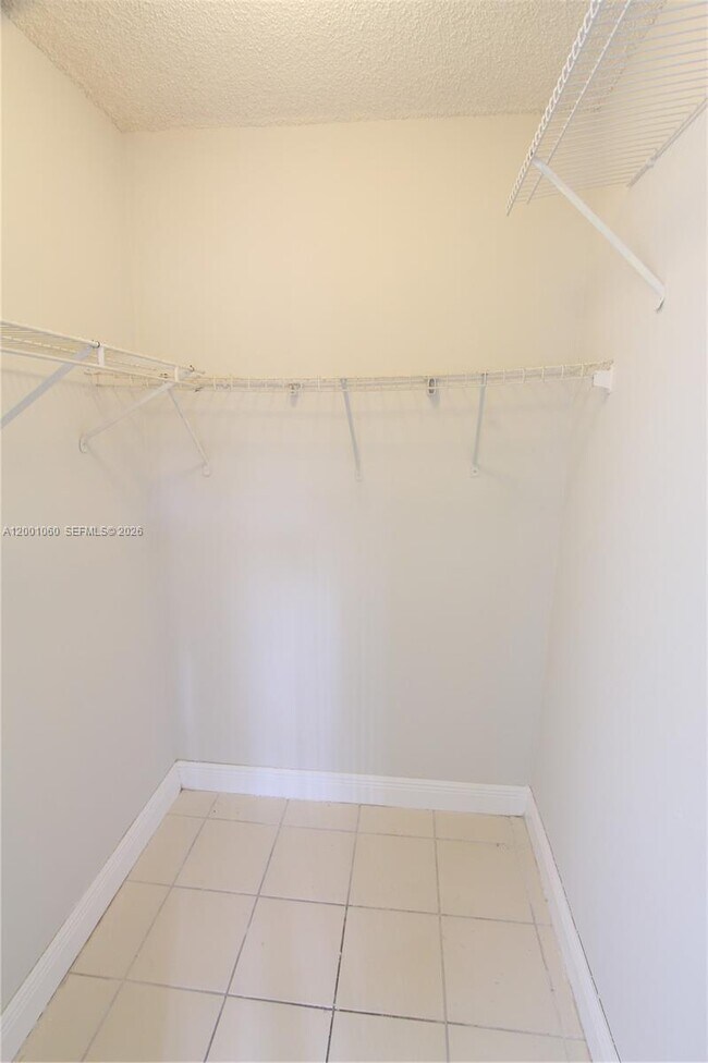 Building Photo - 650 NW 114th Ave