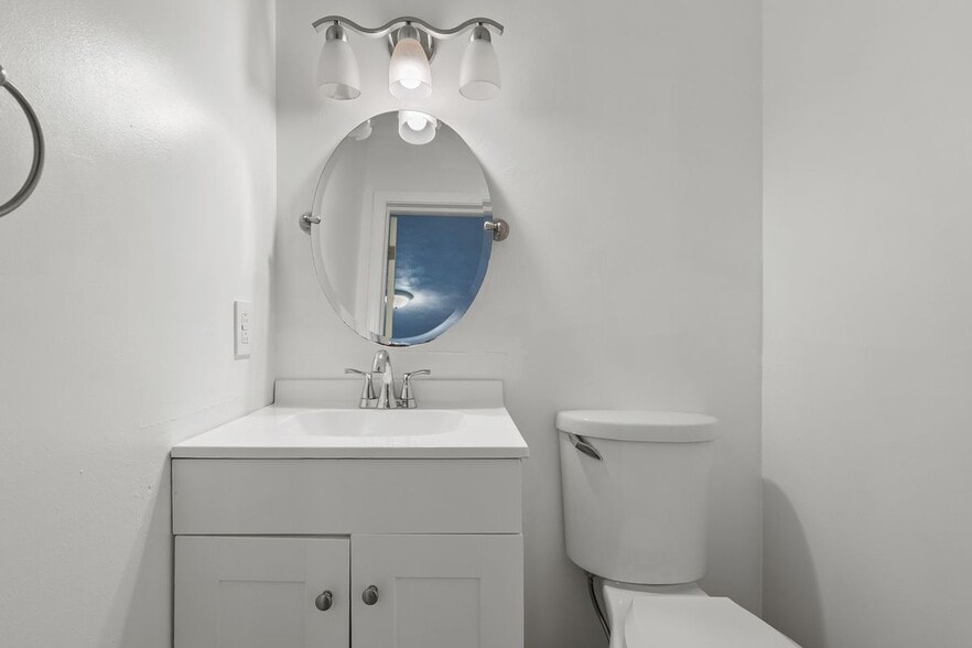 Building Photo - 423 Cornell Dr