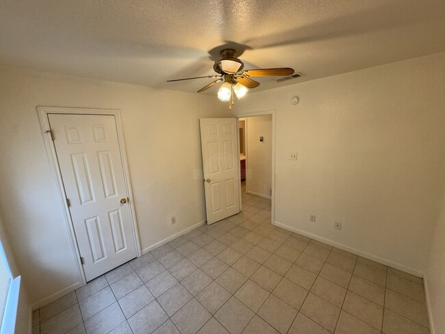 Building Photo - 2807 Edgefield