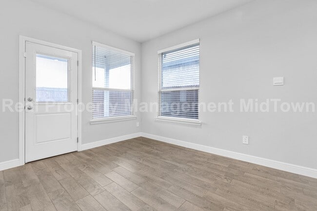 Building Photo - 1141 Southwark Dr