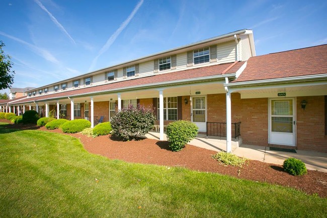 Front porches - Forest Meadows Villas / 55 & Older Community