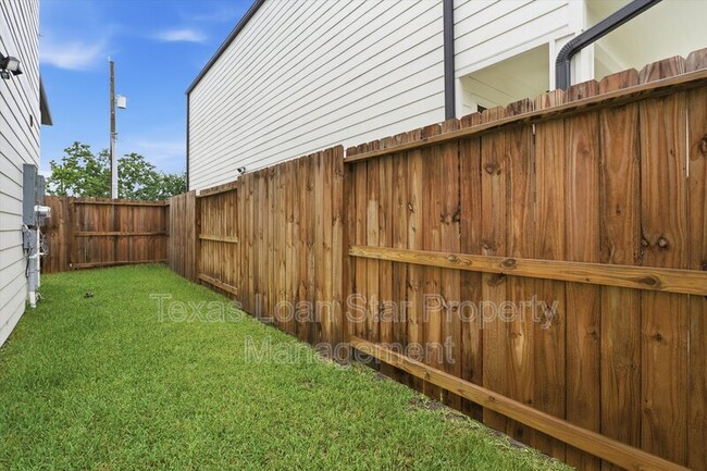 Building Photo - 3107 Grassmere St