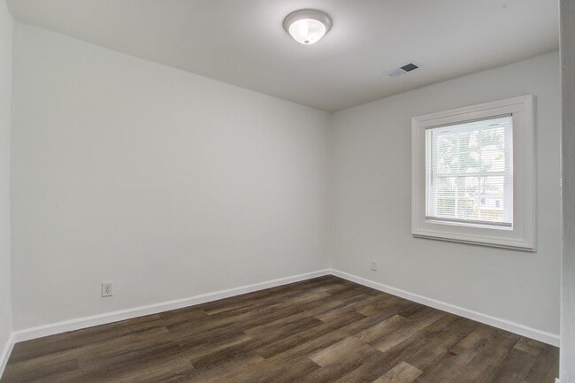 Building Photo - 2325 Elegans Dr