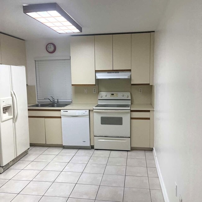 Building Photo - 13768 SW 149th Cir Ln