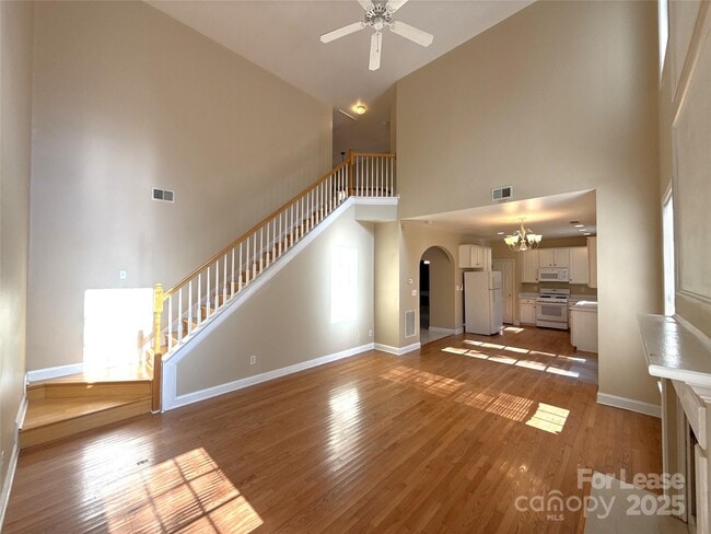 Building Photo - 1928 Dearmon Dr