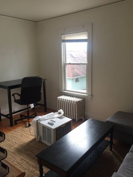 Building Photo - 204 Cornell St