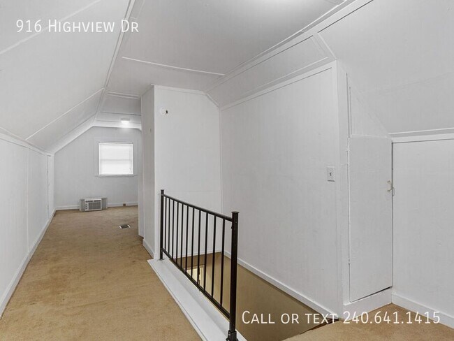 Building Photo - 916 Highview Dr