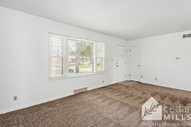 Building Photo - Super cute, updated 2 bedroom home