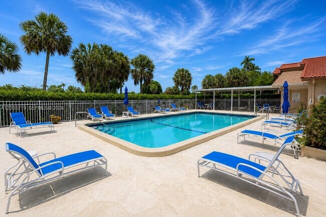 Building Photo - 250 Jacaranda Dr
