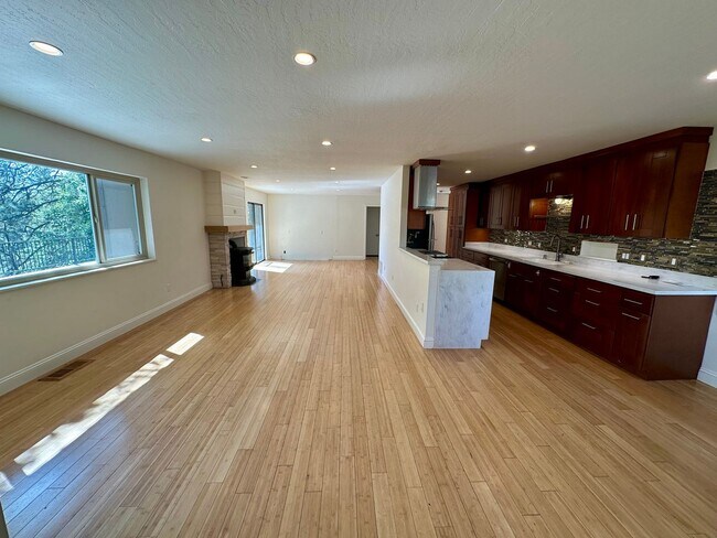 Building Photo - 125