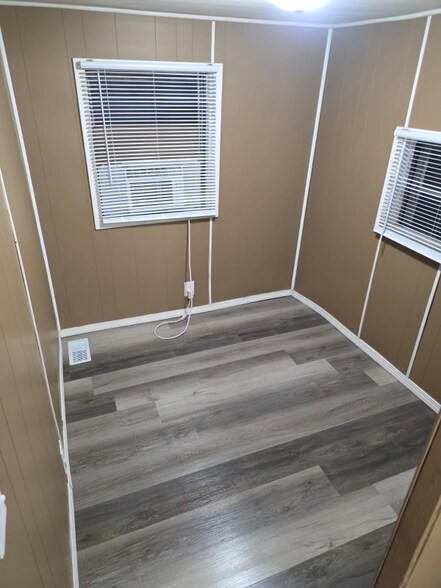 Building Photo - 905 W 37th Ave