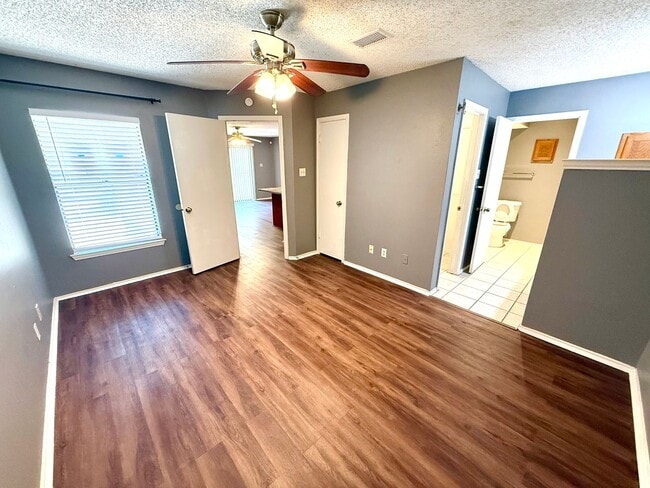 Building Photo - 5322 Medical Dr