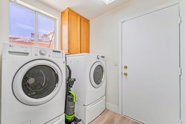 Building Photo - 104 Appian Way