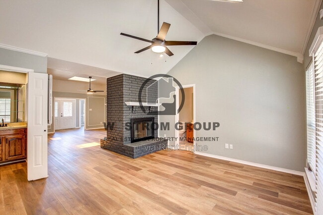 Building Photo - 3914 Meadow Dr