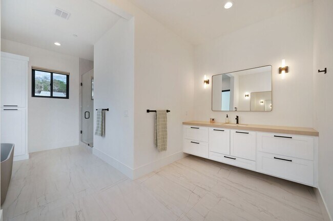 Building Photo - Waterfront 4 bed 4 bath 3,887 sq. ft.