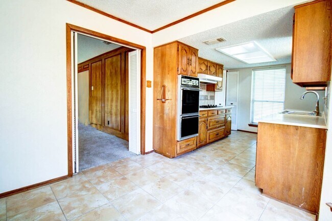 Building Photo - 758 Brighton Ln