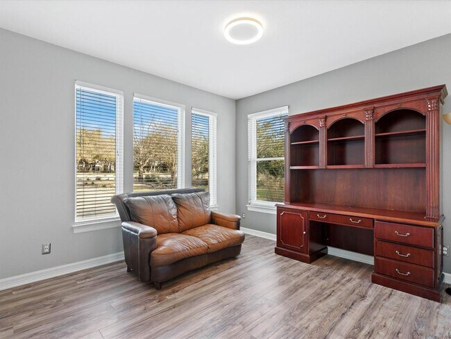 Building Photo - 1005 Overlook Bend