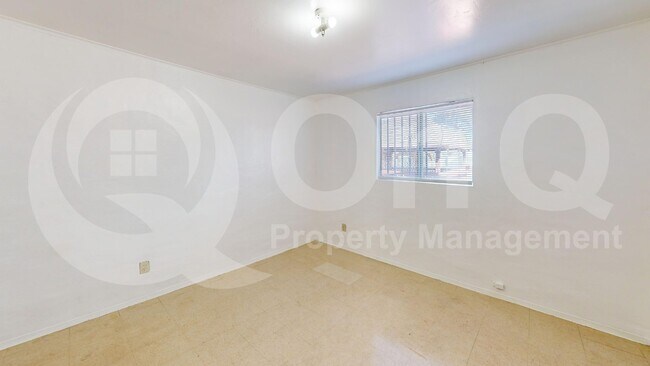 Building Photo - 872 W Glenn St