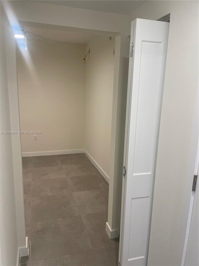 Building Photo - 16395 Biscayne Blvd
