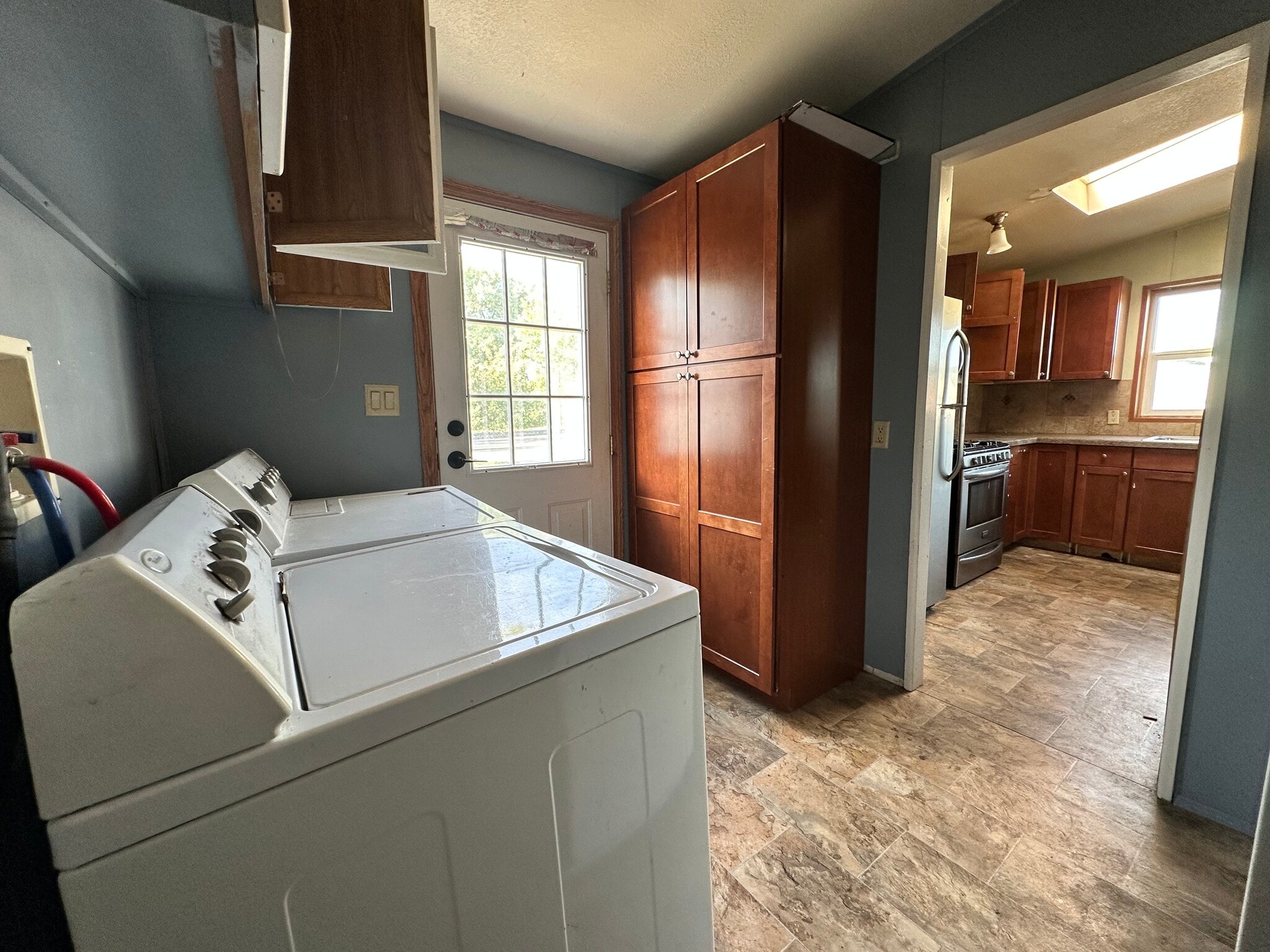 Building Photo - 3 Hartland St N