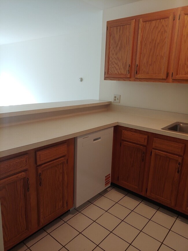 Building Photo - 5820 Oakwood Dr