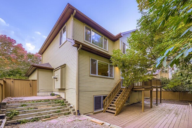 Building Photo - 4854 Franklin Dr