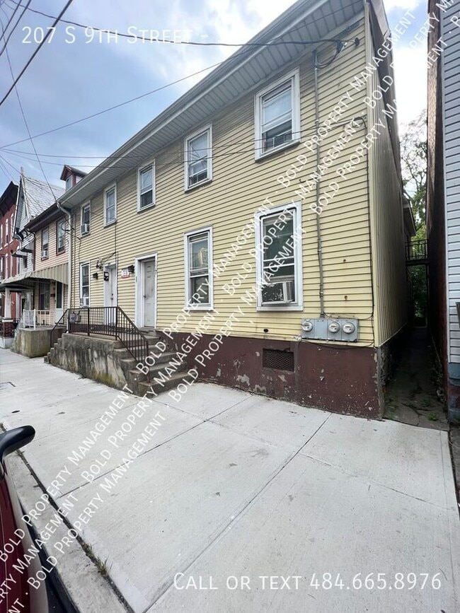 Building Photo - 207 S 9th St