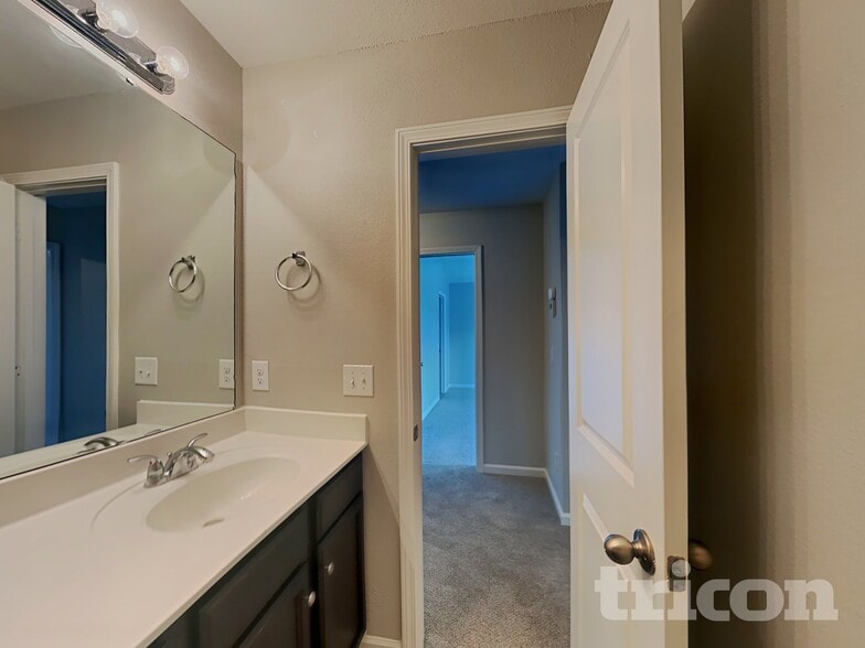 Building Photo - 317 Persian Ct