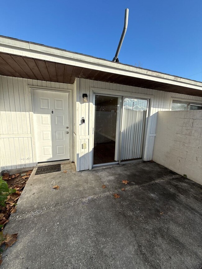 Building Photo - JCR1 - 5445