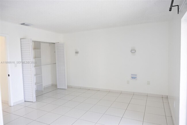 Building Photo - 11830 SW 19th Ln