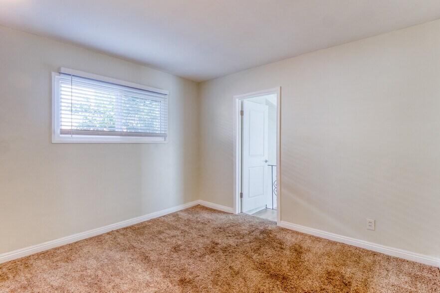 Building Photo - 1734 Eudora Ave