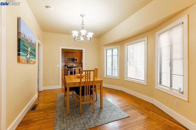 Building Photo - 541 33rd St