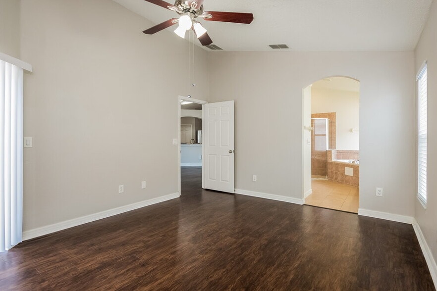 Building Photo - 721 Stonewyk Way
