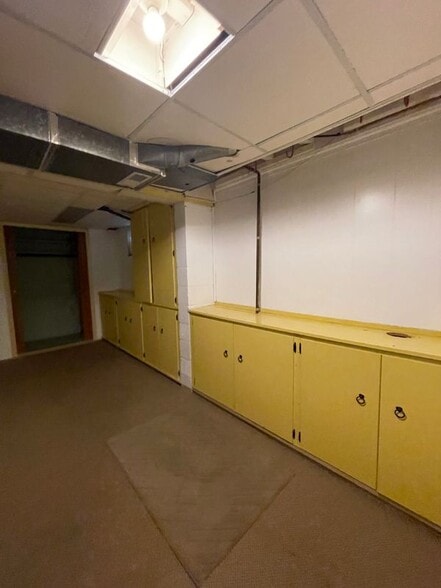 Building Photo - 435 Sycamore Rd