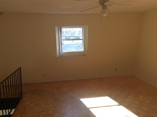 Building Photo - 1833 Wooten Park Dr