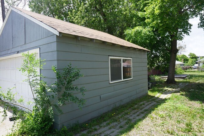 Building Photo - 2022 S 300 E