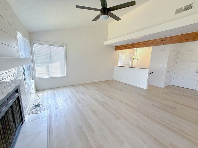 Building Photo - 300 W 2025 S