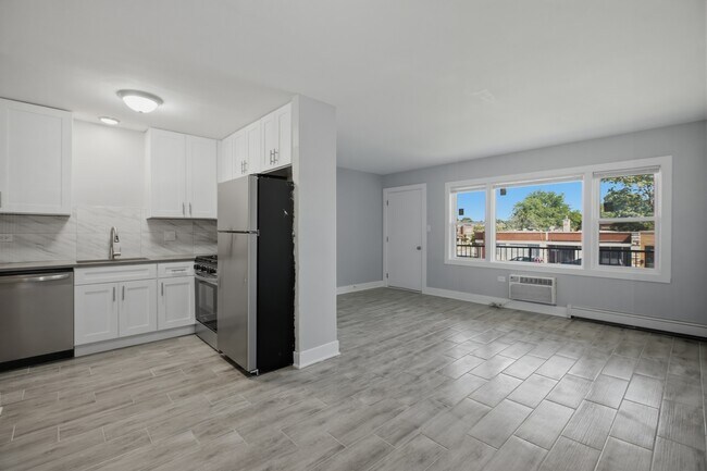Building Photo - 2537 E 83rd St