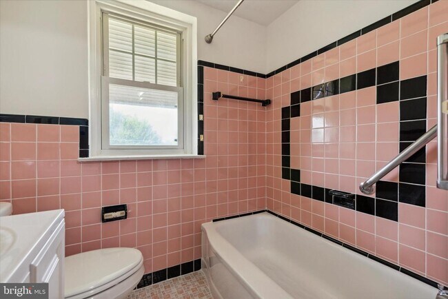 Building Photo - 330 Rively Ave