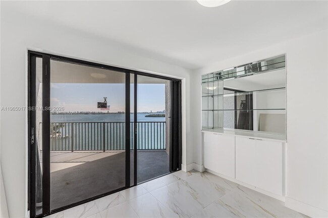 Building Photo - 1800 NE 114th St